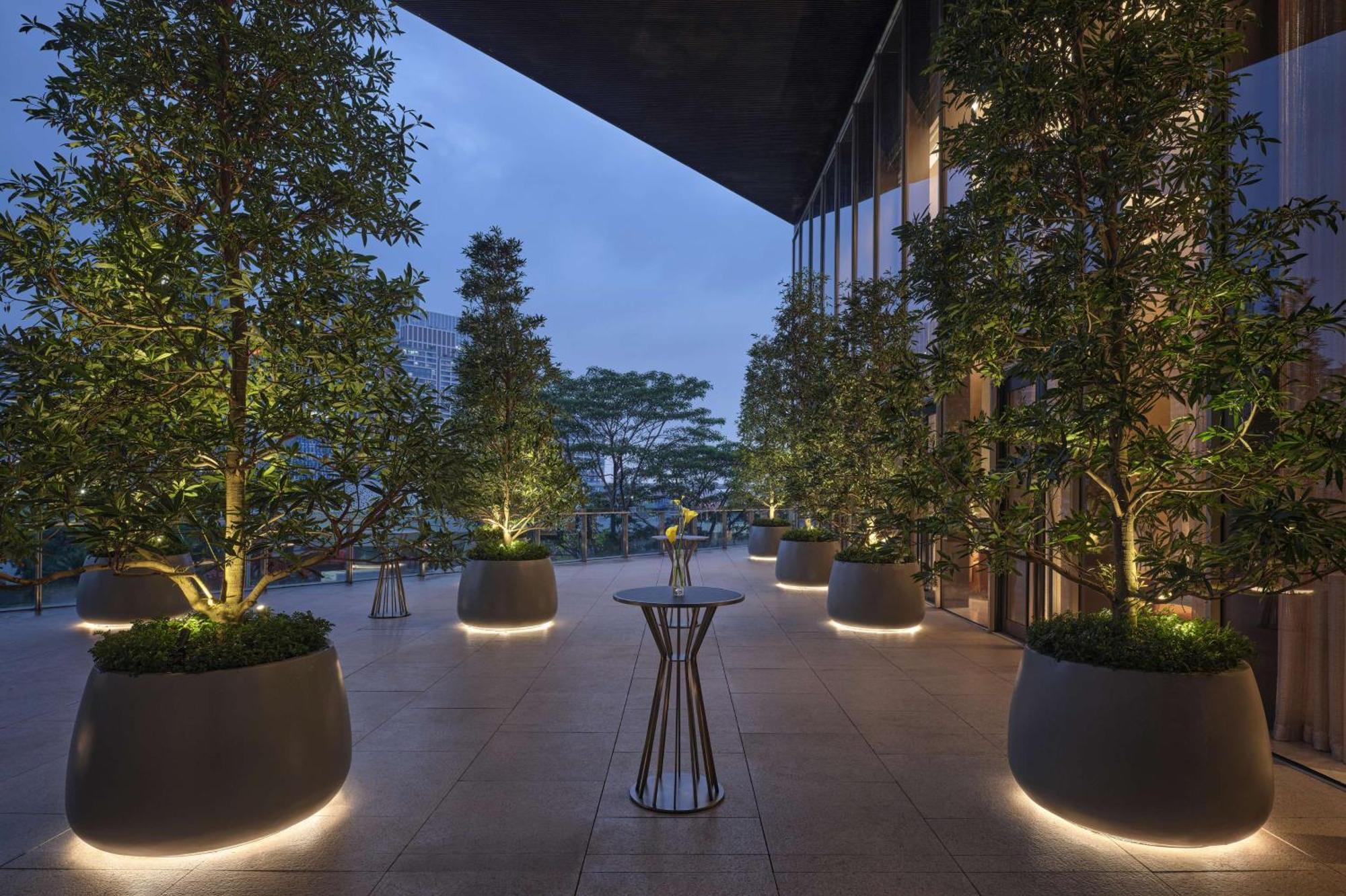 Conrad Shenzhen, The First Art Museum Hotel In Greater Bay Area With The Stunning Bay And Sunset View In The Hotel Terrace Exterior photo